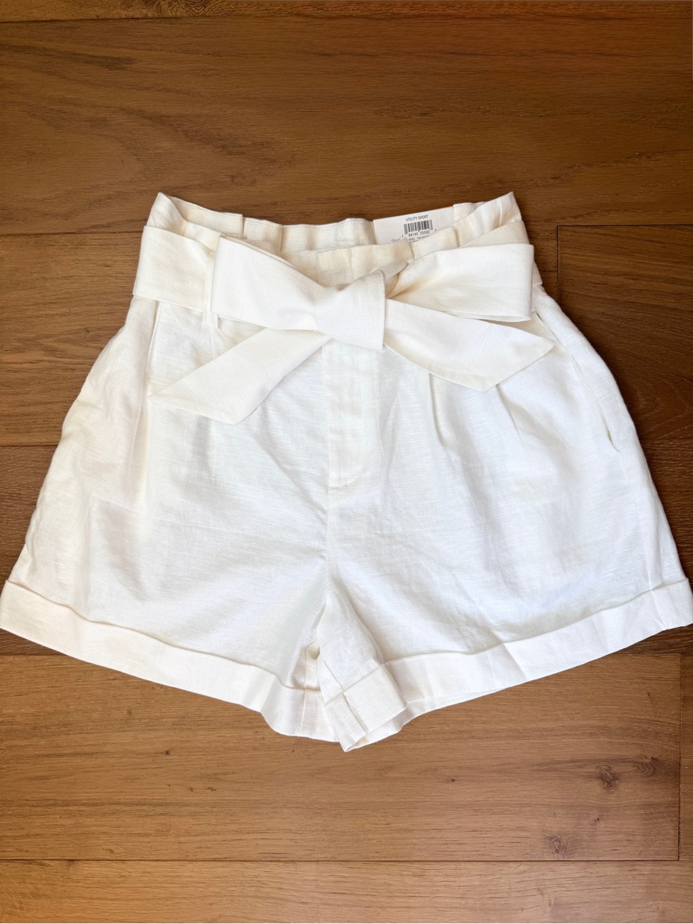 NWT ON 34th Preppy High Rise Paperbag White Linen Belted Shorts Cuffed Wms Small